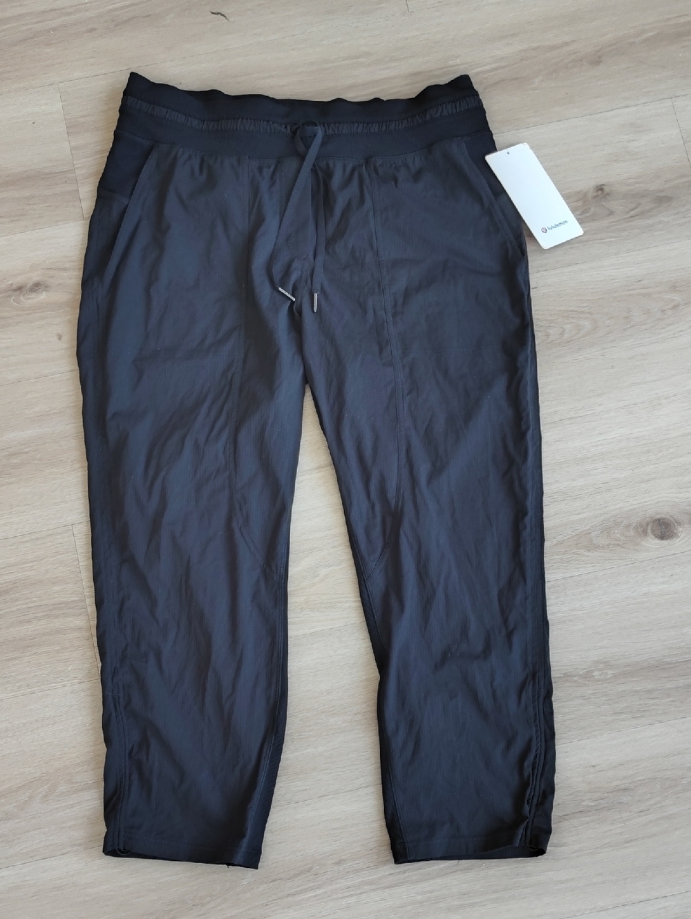 Lululemon Dance Studio MR Crop